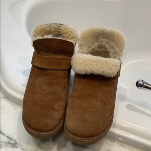 UGG McKay Chelsea Bootie Chestnut Sheepskin Ankle Boots Women's Size 8 Tan